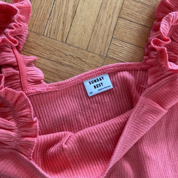 Two frilly crop tops - Picture 5 of 5